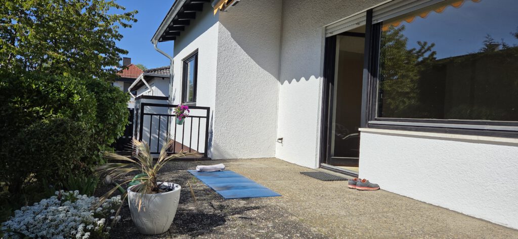 Eine runde Yoga auf der schönen Sonnenterrasse? Jetzt zugreifen, bevor das schöne Haus vergeben ist!